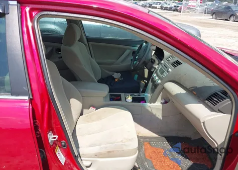 2007 Toyota Camry Le z USA, uszkodzony, nr VIN 4T1BE46K57U060400